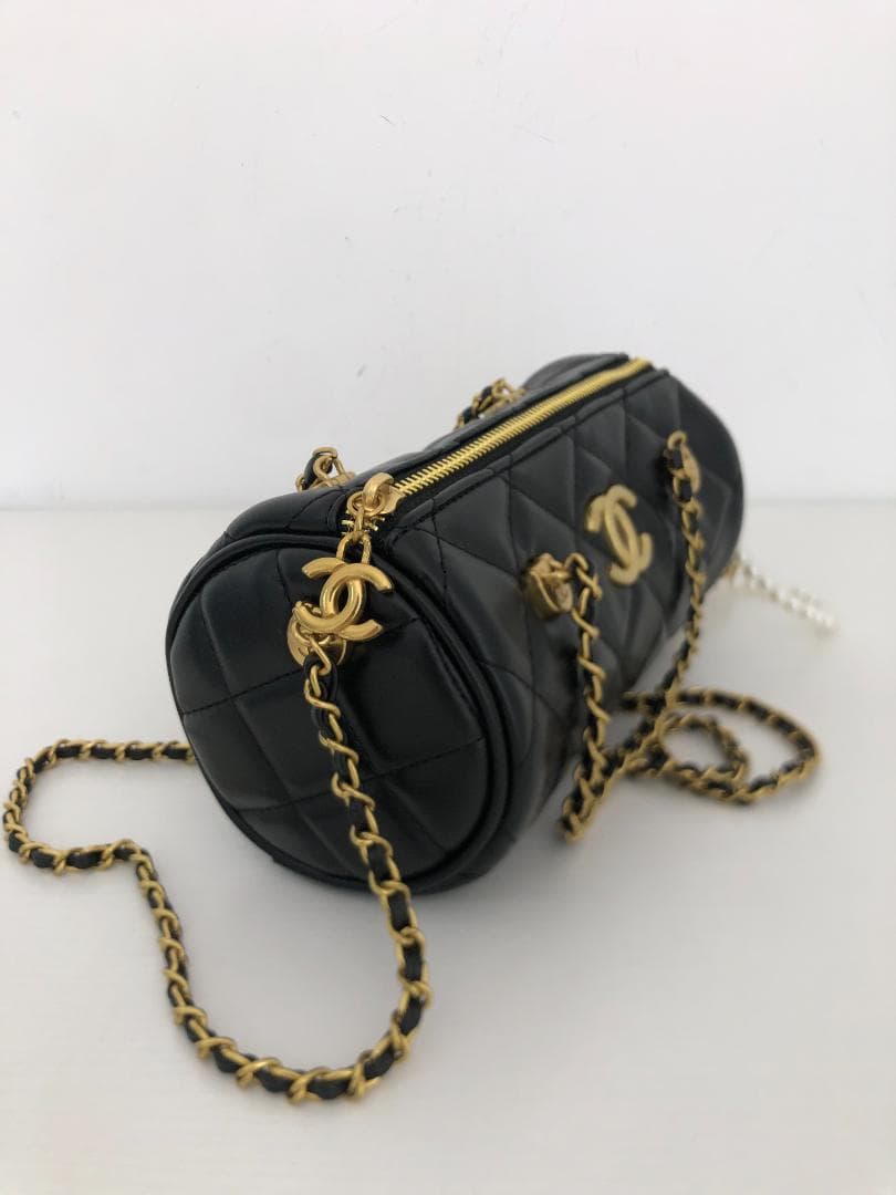 ノベルティ　ショルダー　バッグ　　キャビアスキン　ブラック　バッグ　レザー美品