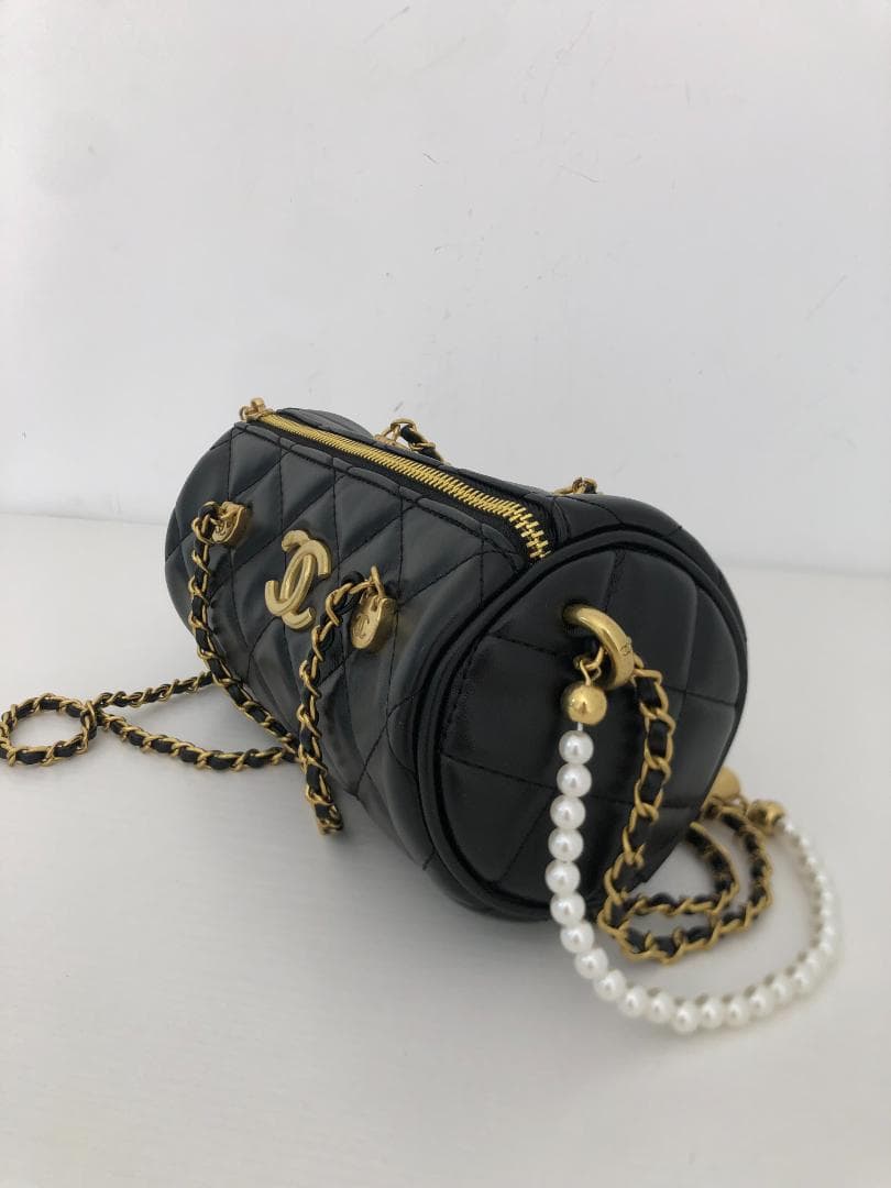 ノベルティ　ショルダー　バッグ　　キャビアスキン　ブラック　バッグ　レザー美品