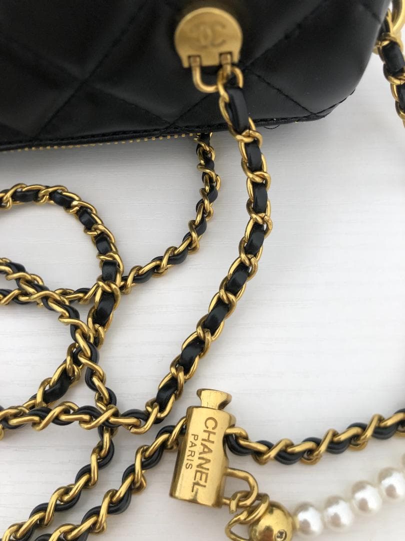 ノベルティ　ショルダー　バッグ　　キャビアスキン　ブラック　バッグ　レザー美品