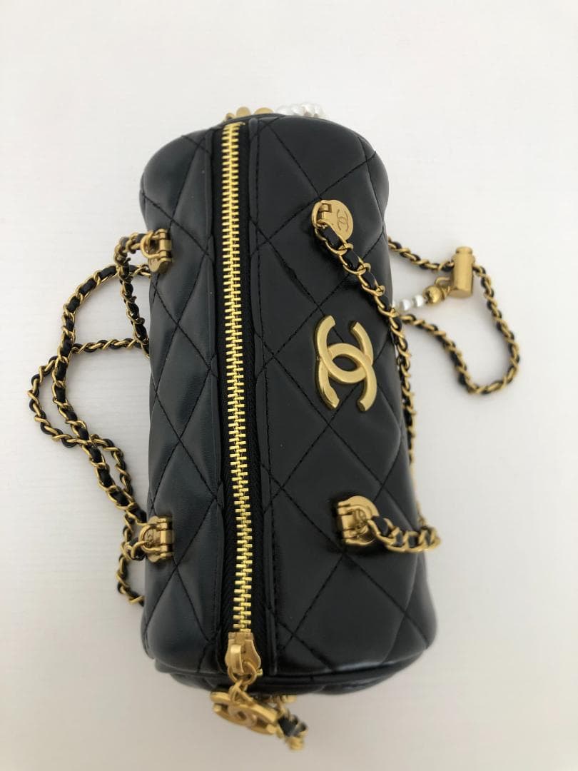 ノベルティ　ショルダー　バッグ　　キャビアスキン　ブラック　バッグ　レザー美品