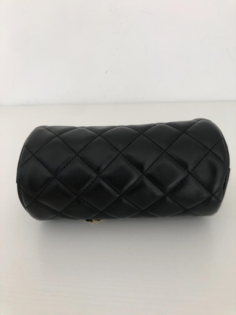 ノベルティ　ショルダー　バッグ　　キャビアスキン　ブラック　バッグ　レザー美品