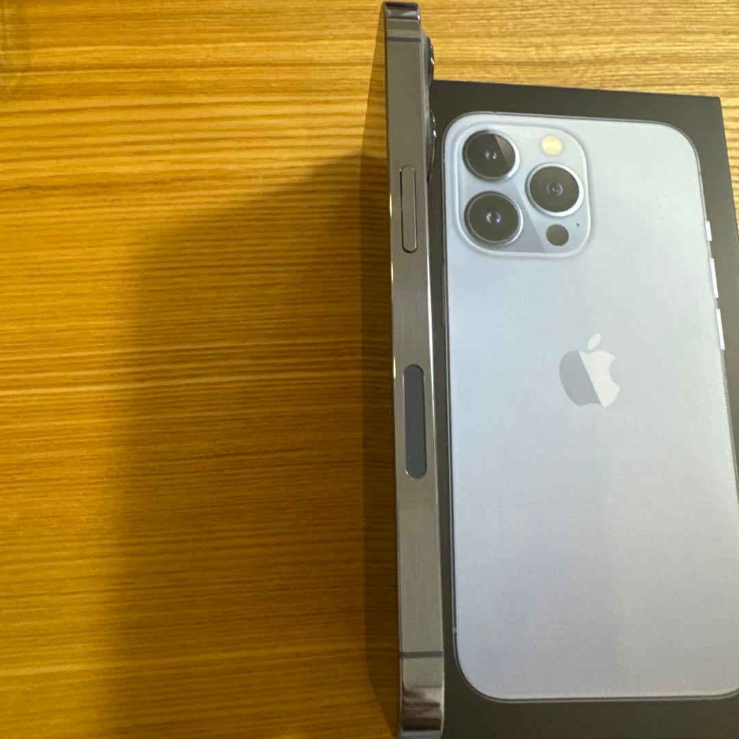 ア*ル様 【シャッター音なし】iPhone13 pro 北米版 Simフリー 最