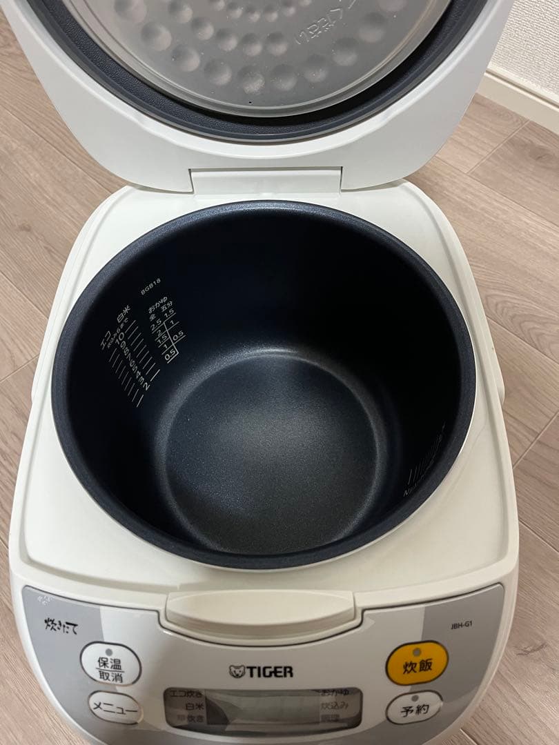 タイガー魔法瓶(TIGER) 炊飯器 5.5合 ホワイト JBH-G101W