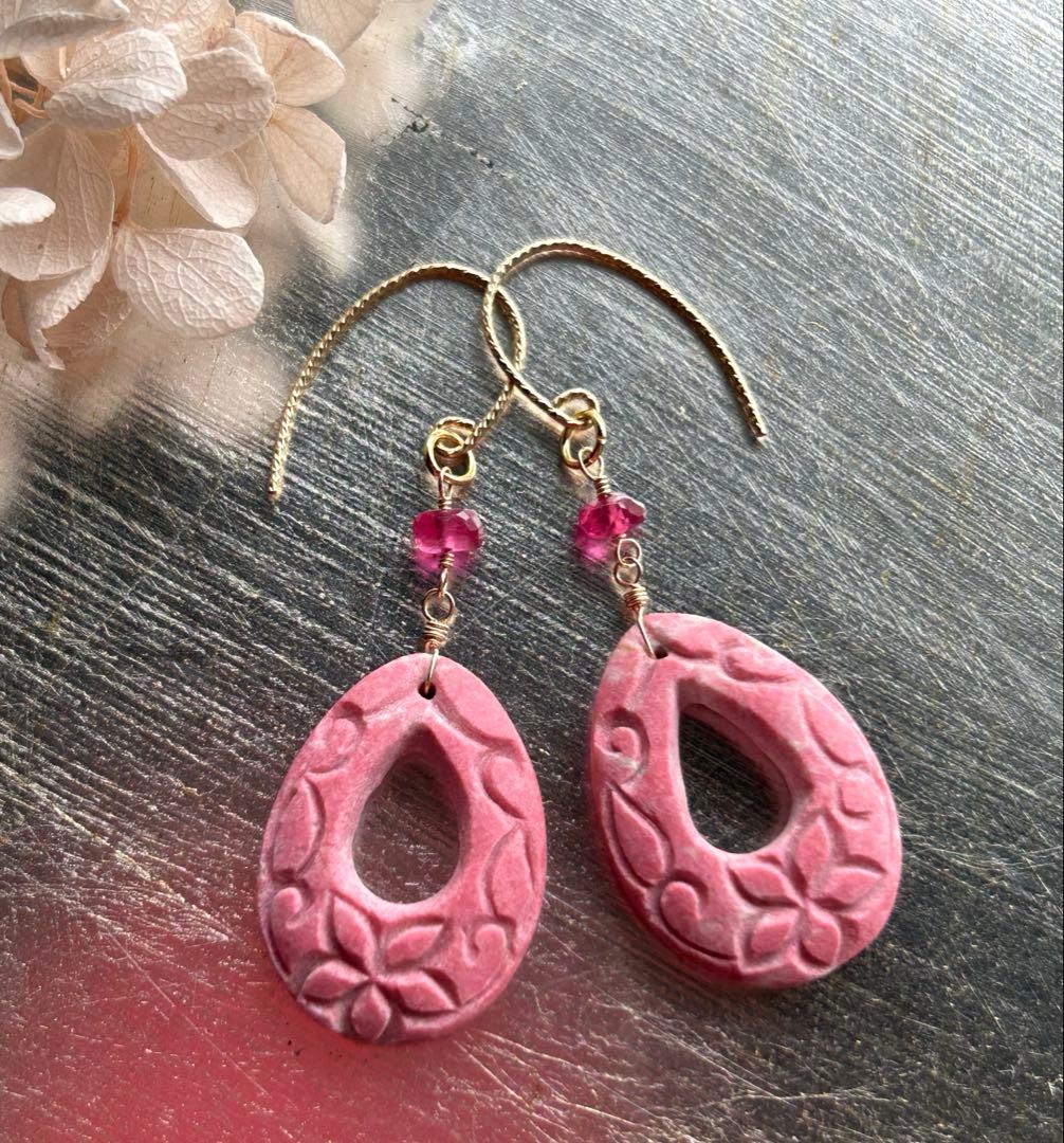 専用❣️ チューライト　プルメリア＆スクロールカービング＆ルビーのピアス14kgf