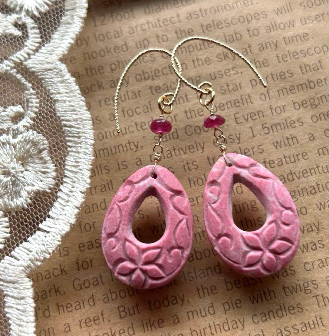 専用❣️ チューライト　プルメリア＆スクロールカービング＆ルビーのピアス14kgf