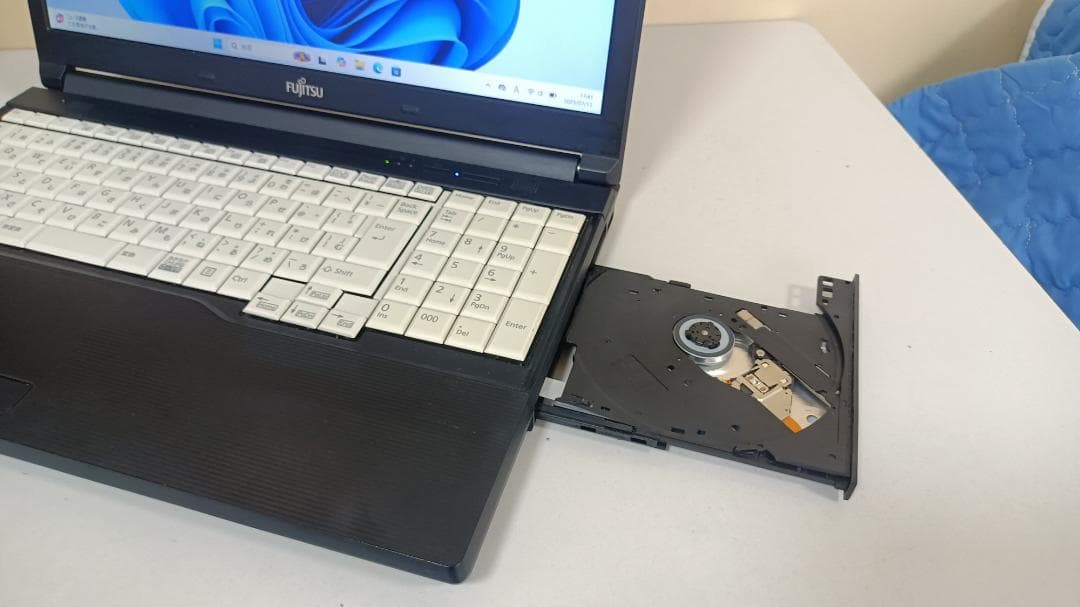 ⭐️ノートパソコンFUJITSU第六世代Core i5 SSD256Gメモリ8G