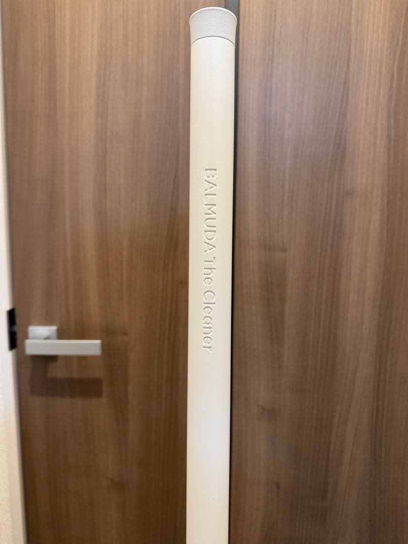 いな　BALMUDA掃除機C-E100-WH