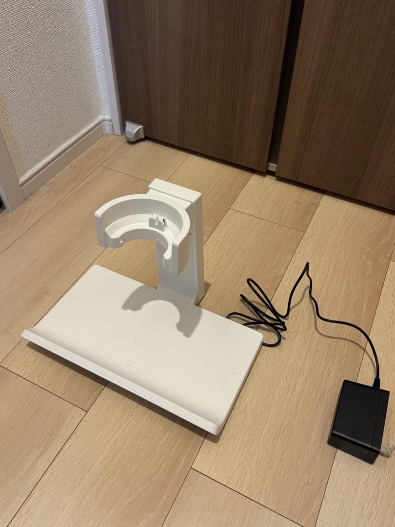 いな　BALMUDA掃除機C-E100-WH