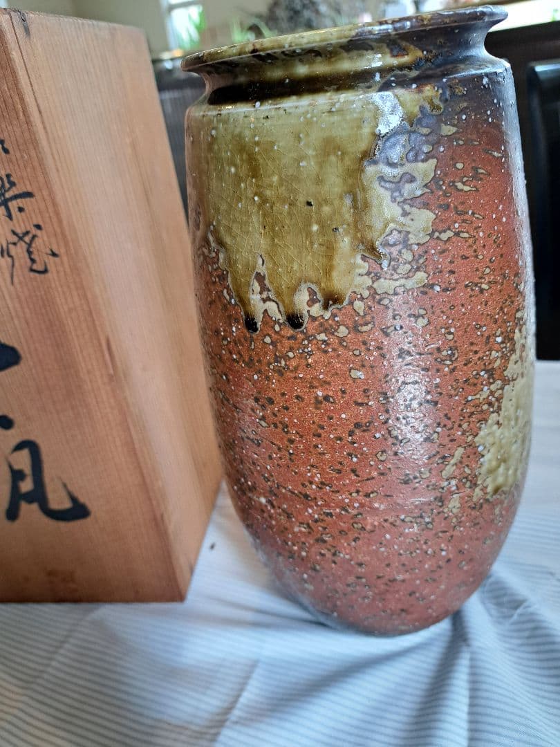 信楽焼　陶器花瓶 赤土色と緑釉 木箱付き