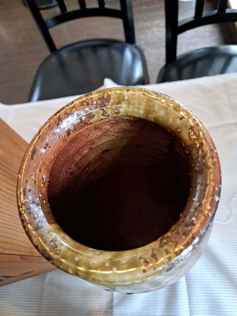 信楽焼　陶器花瓶 赤土色と緑釉 木箱付き