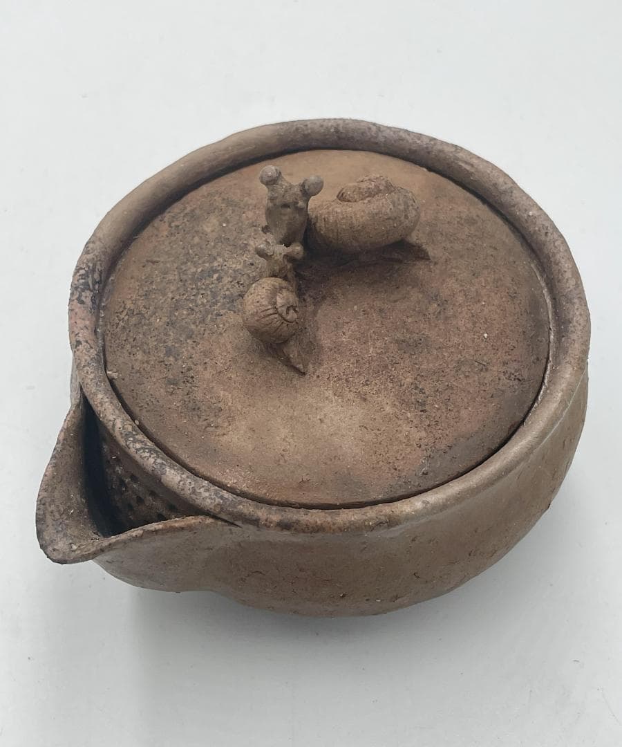 備前焼　かたつむりの古い宝瓶①　骨董品