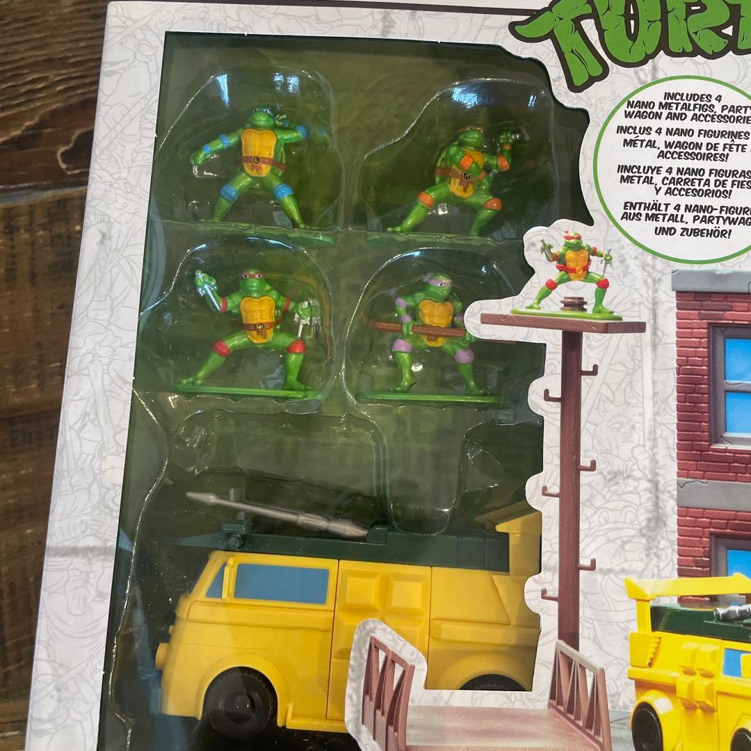 ミニカー TMNT TURTLE LAIR W/4 FIGURES + VEHICLE