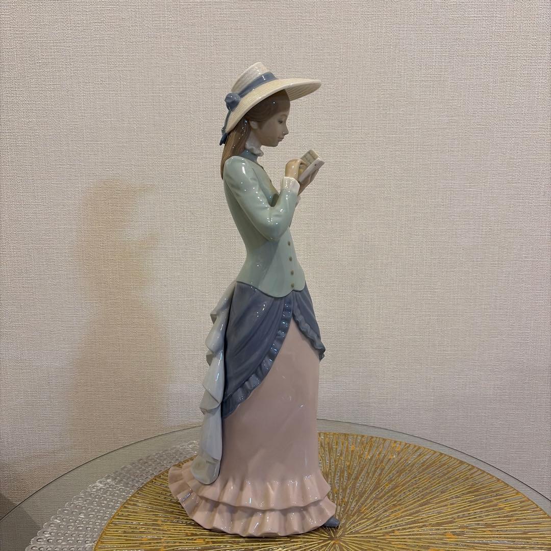 リヤドロ　読書する貴婦人　廃盤