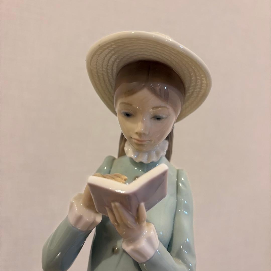 リヤドロ　読書する貴婦人　廃盤