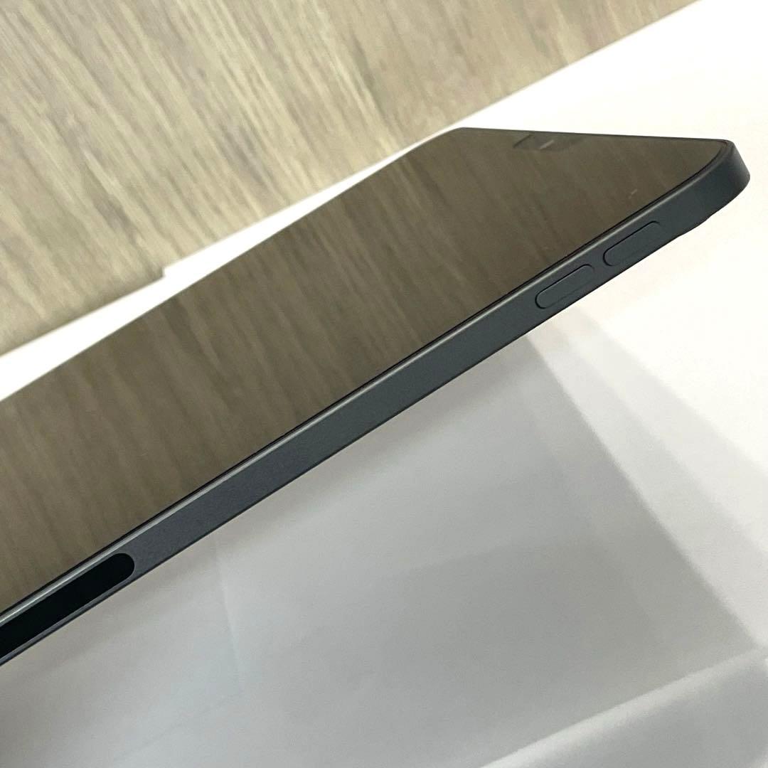 【F】iPad Air (第5世代) 10.9インチ スペースグレイ タブレット