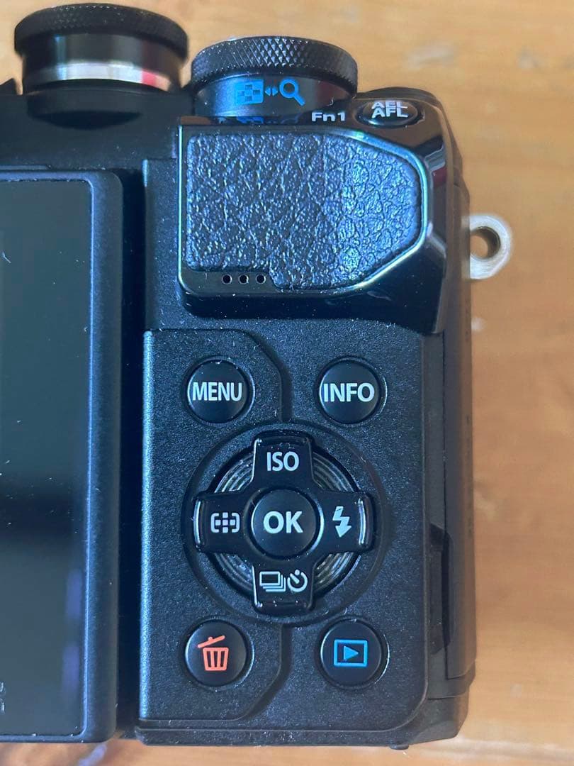 OLYMPUS OM−D E−M10 Mark 3 Wズームキット 黒