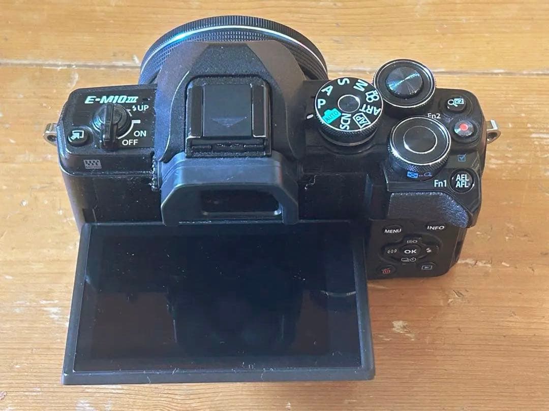 OLYMPUS OM−D E−M10 Mark 3 Wズームキット 黒