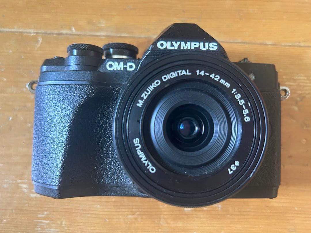 OLYMPUS OM−D E−M10 Mark 3 Wズームキット 黒