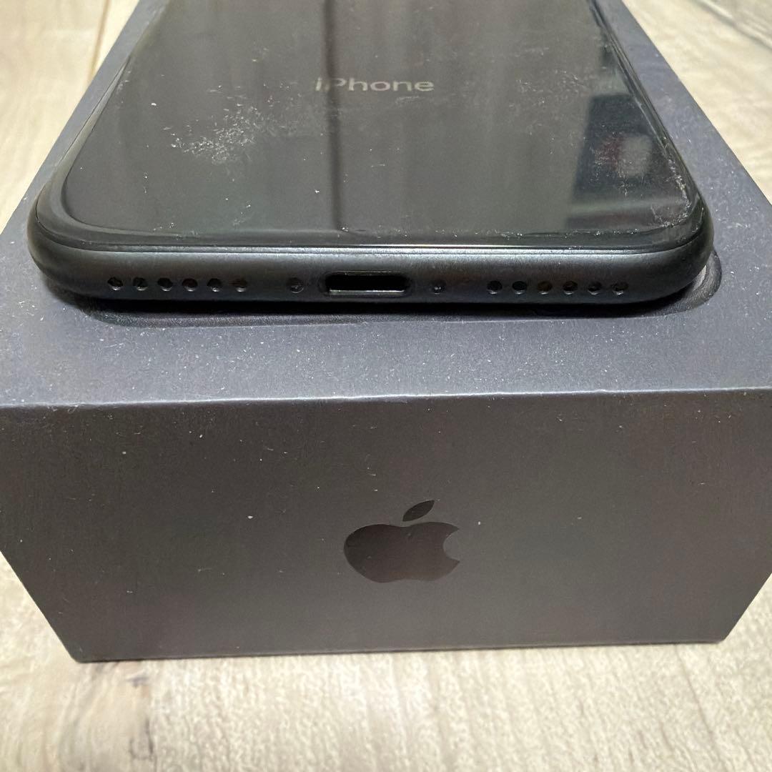 iPhone8、64GB