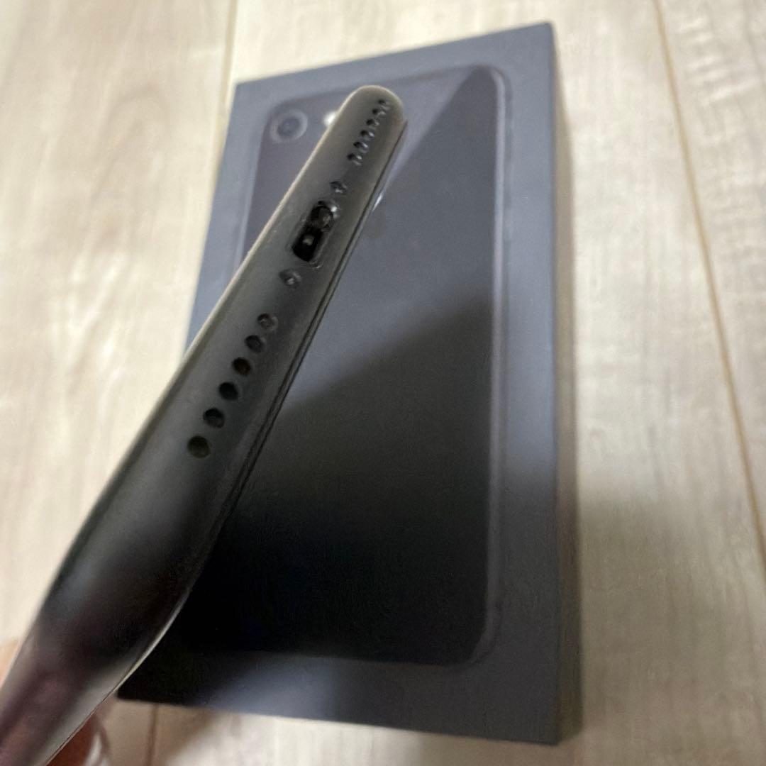 iPhone8、64GB