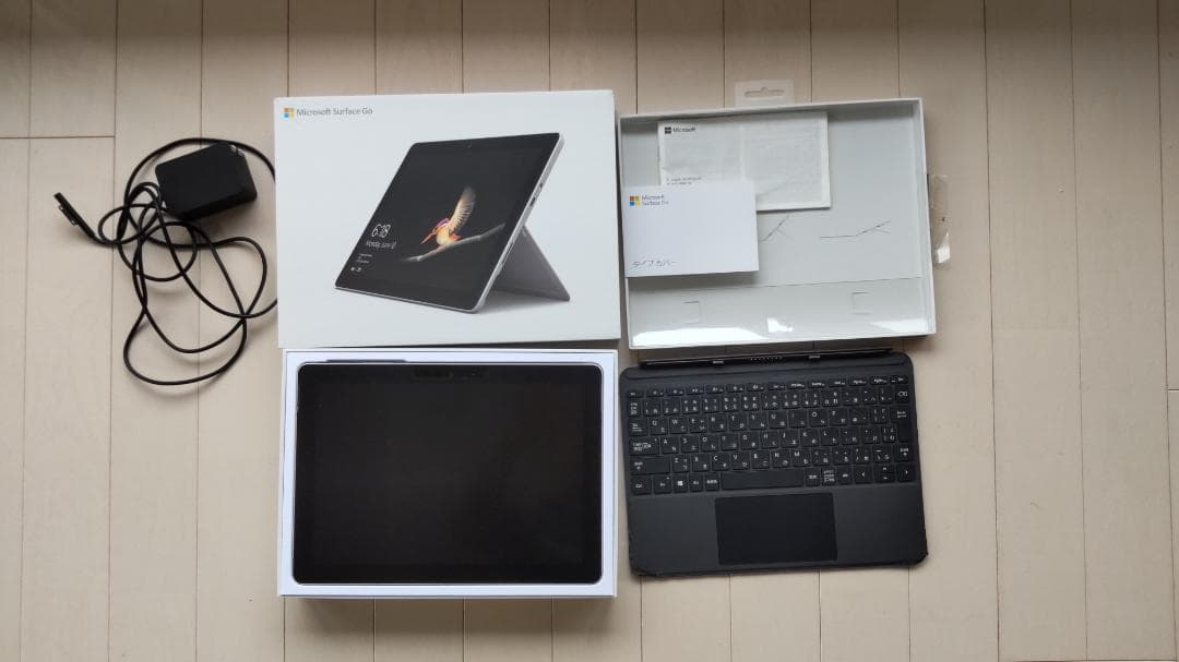 Surface GO 64GB/4GB、専用キーボード、ペン、充電器、箱