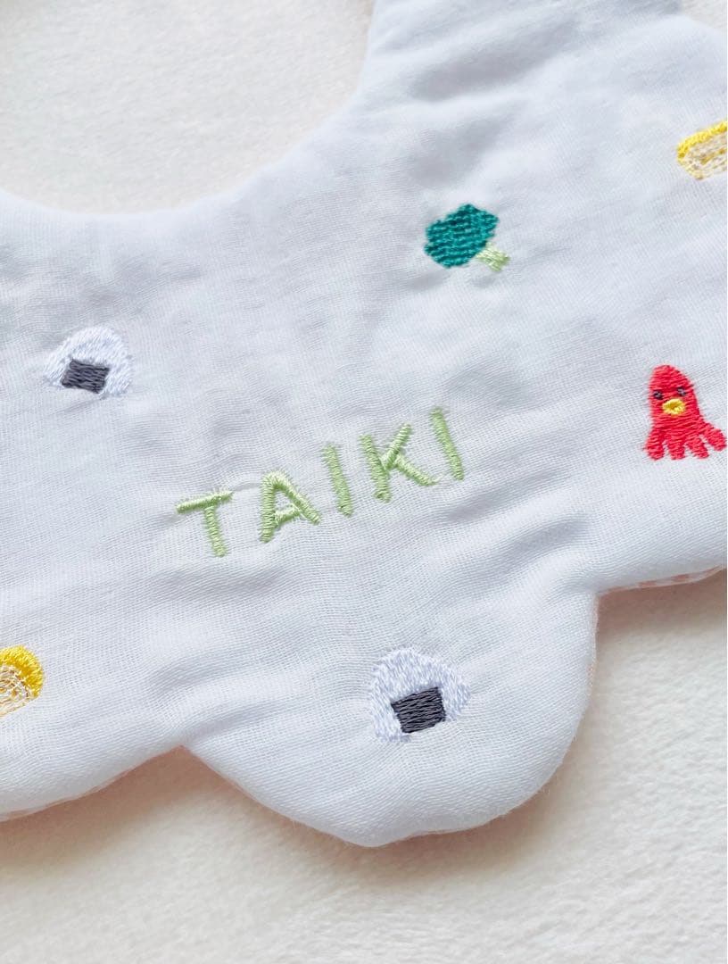 【専用】たこさんウィンナーとおにぎりのハラペコ刺繍スタイ　4枚分