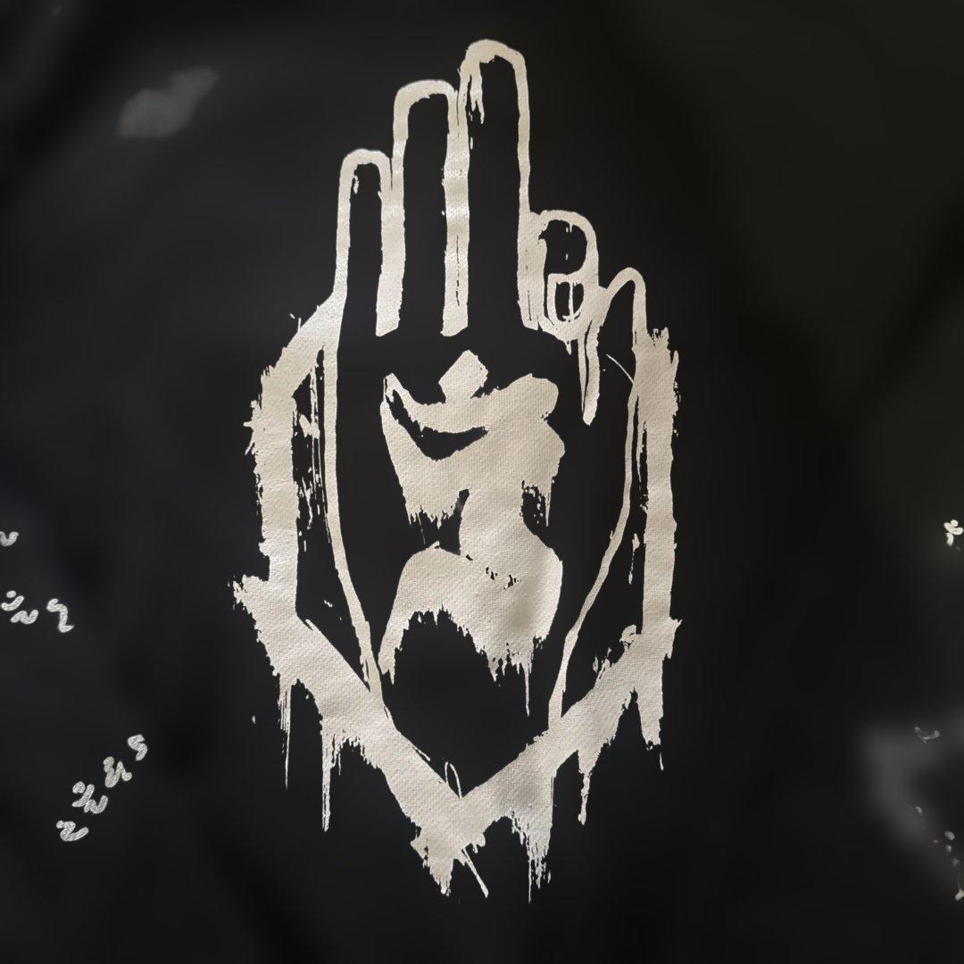 新天地開闢集団ジグザグ ジップアップパーカー