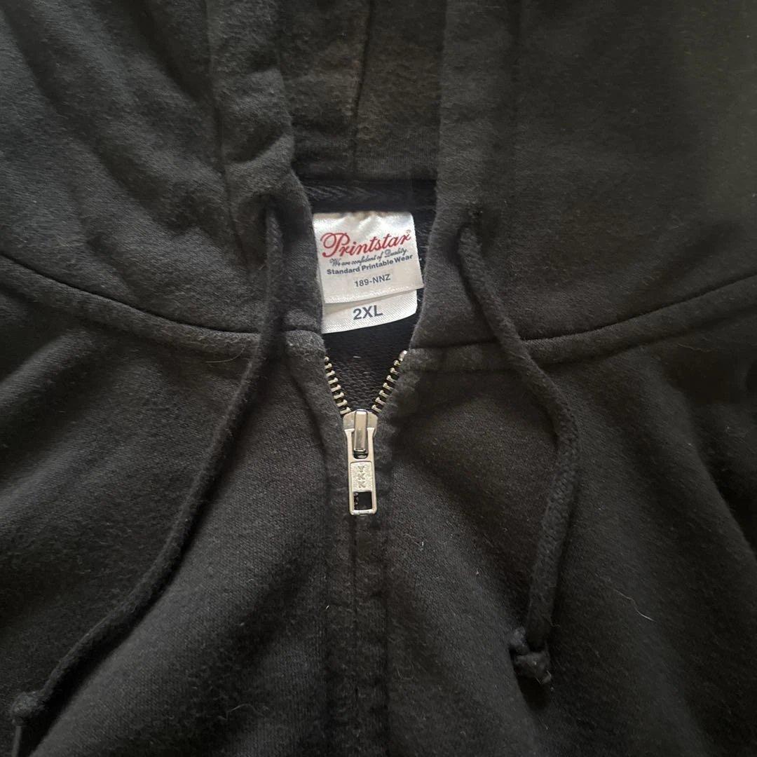 新天地開闢集団ジグザグ ジップアップパーカー