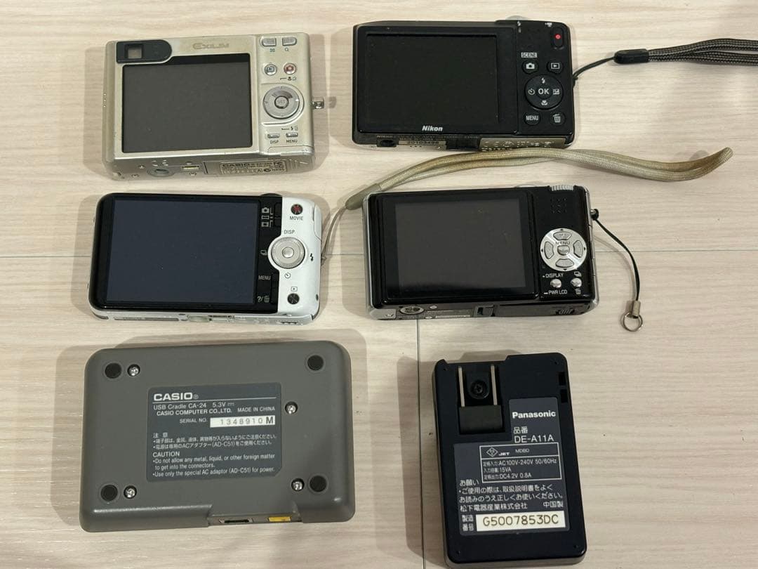カメラまとめ売り4台、充電器2台