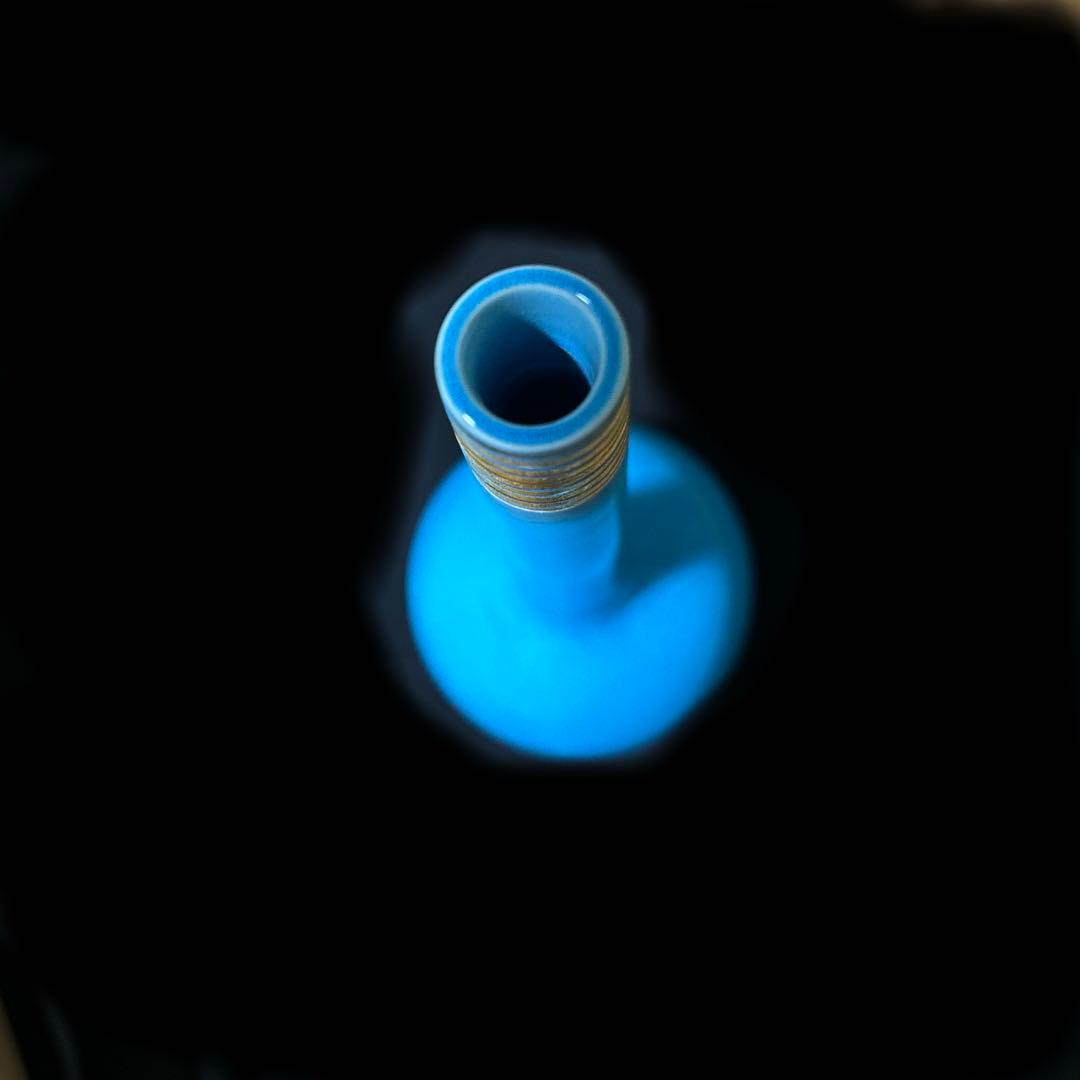 青い陶器の花瓶 木箱付き