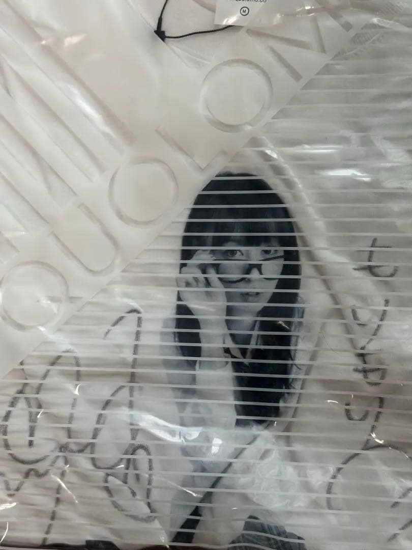 秋山莉奈サイン入りホワイトTシャツ 2009年10月17日、3枚セット。