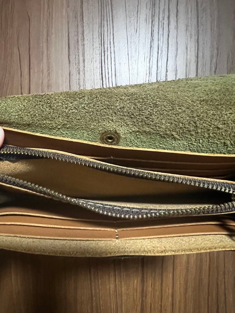 キソラ レザー長財布 刺繍 カーキ色