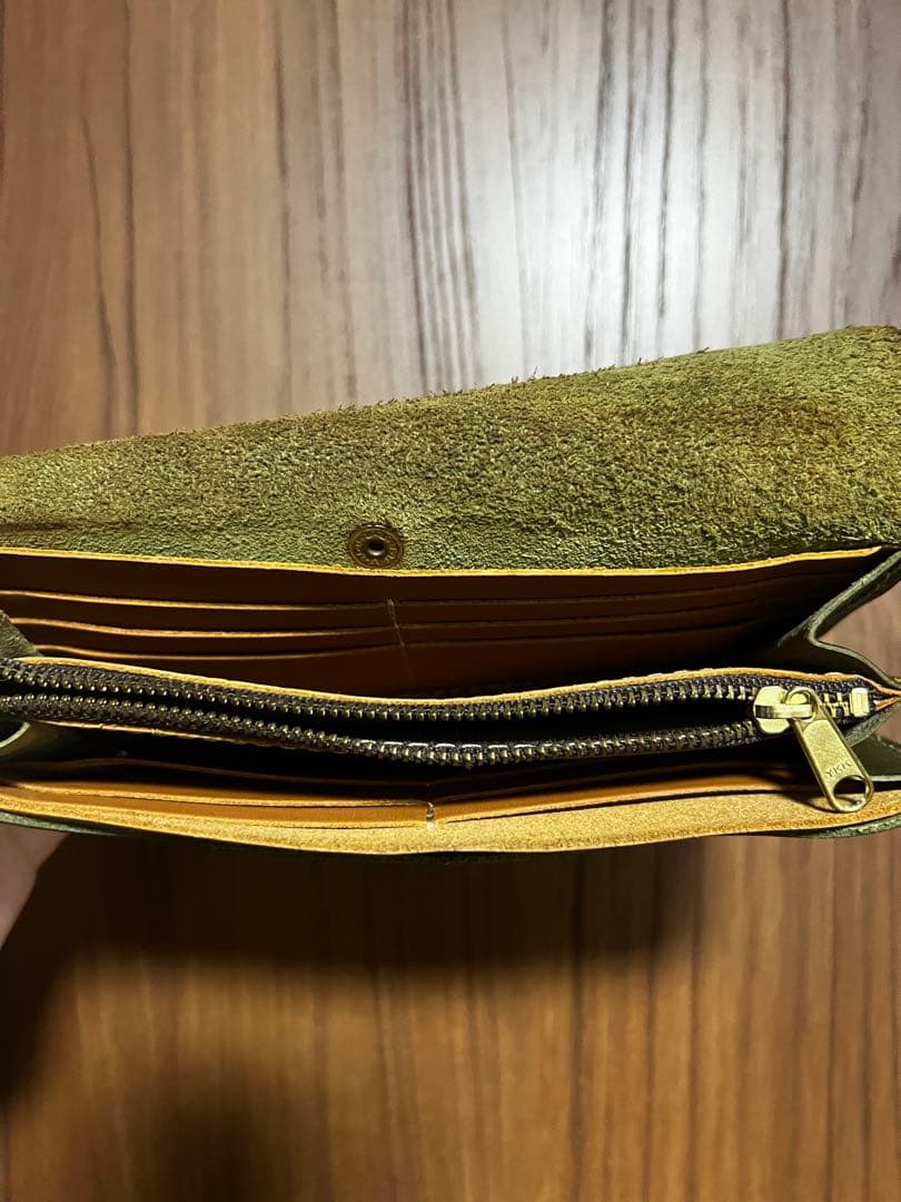 キソラ レザー長財布 刺繍 カーキ色