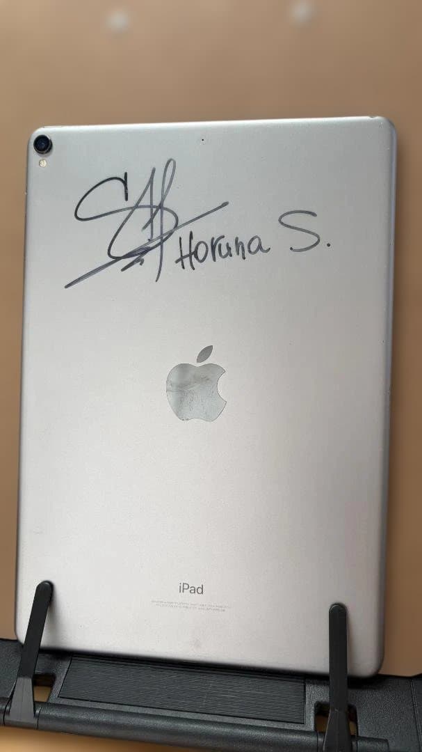 【五輪メダリストサイン入り】iPad Pro (10.5インチ) 64GB