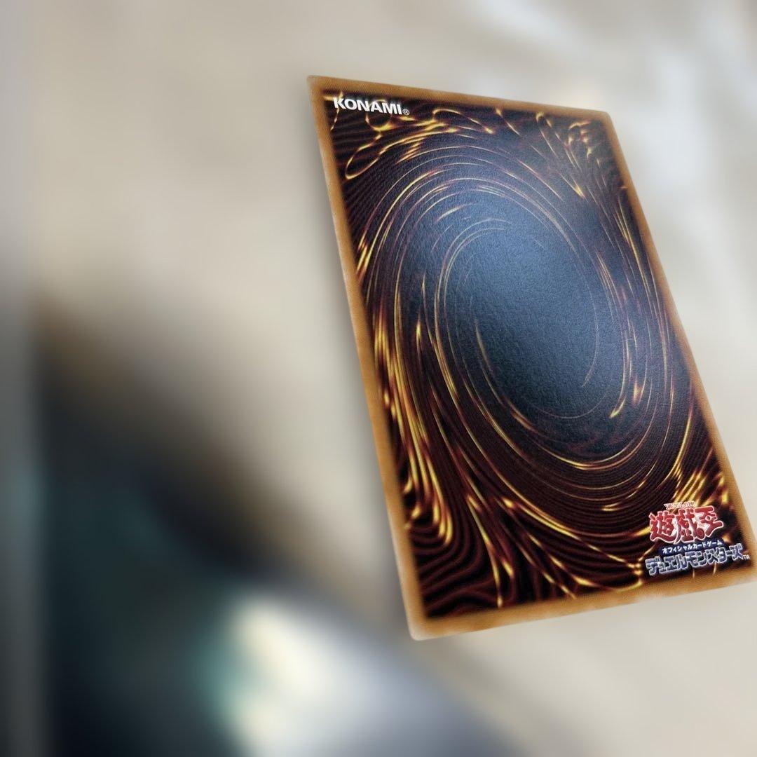 遊戯王カード　黒魔導のカーテン　プリズマティック　シークレットレア