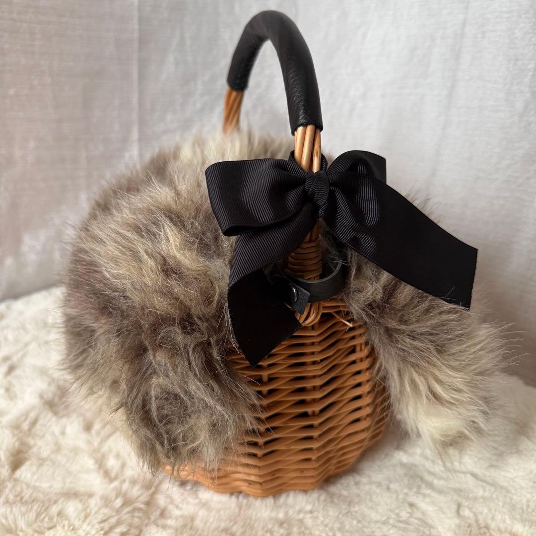 【美品⭐︎未使用】リボン 丸かごバッグ 巾着ブラック 取り外しファー付き