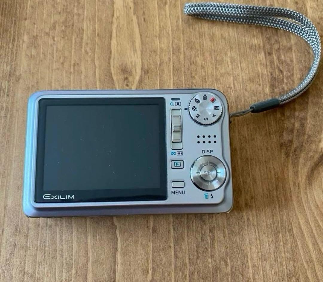 CASIO EXILIM EX-V7 デジタルカメラ　カシオ