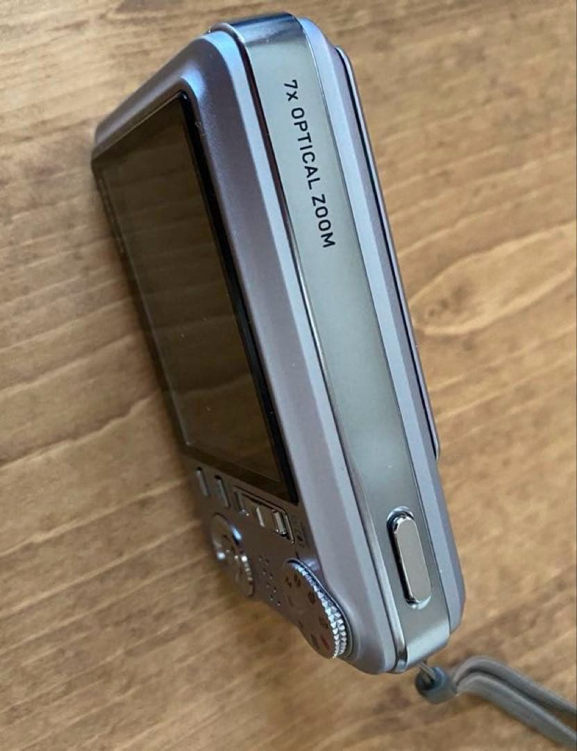 CASIO EXILIM EX-V7 デジタルカメラ　カシオ