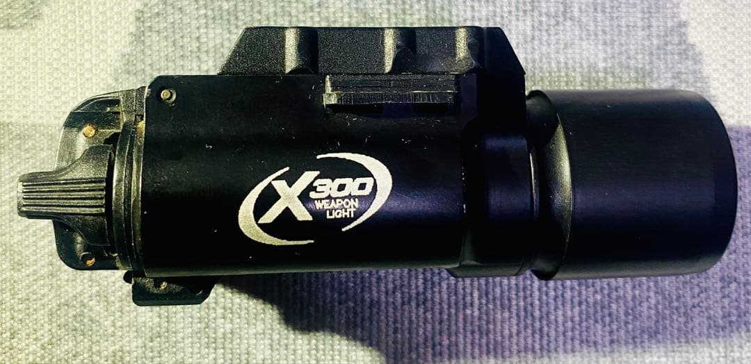 【実物】シュアファイア x300 ウェポンライト