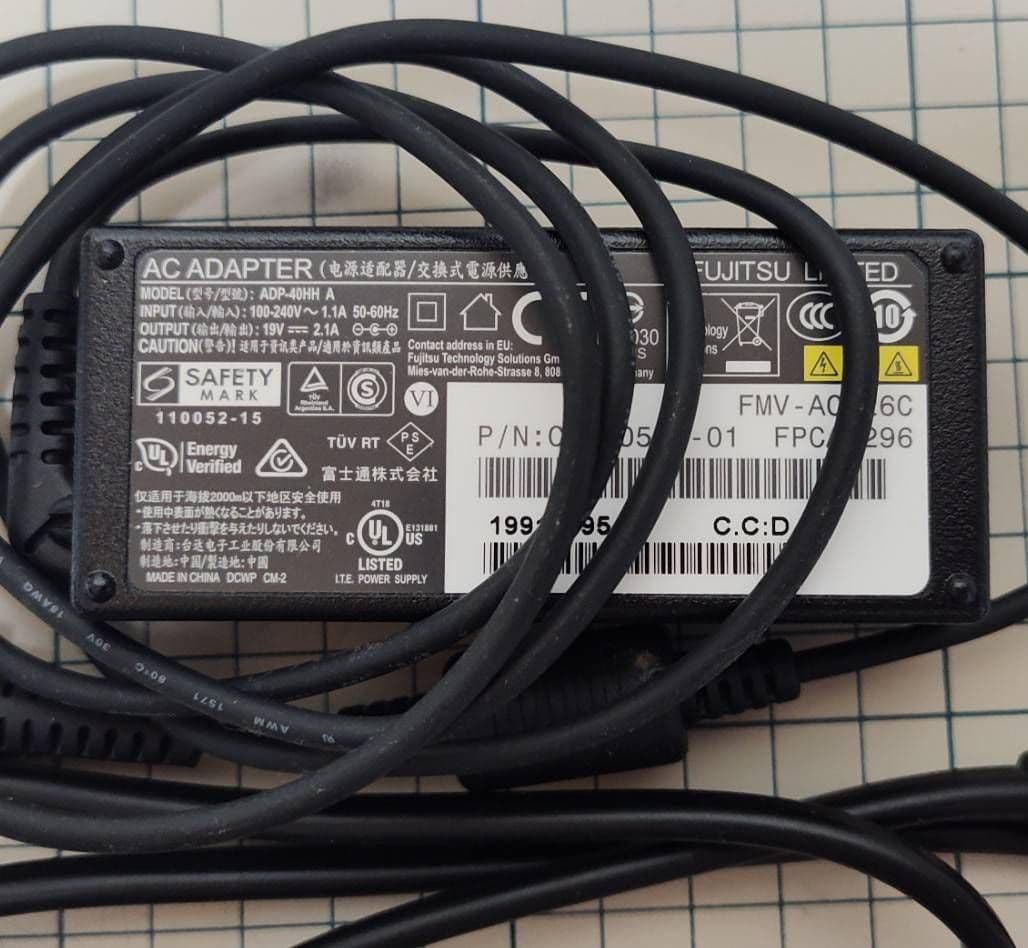 Windowsノート本体 FUJITSU LIFEBOOK UH93/D2 FMVU93D2BZ 16GB