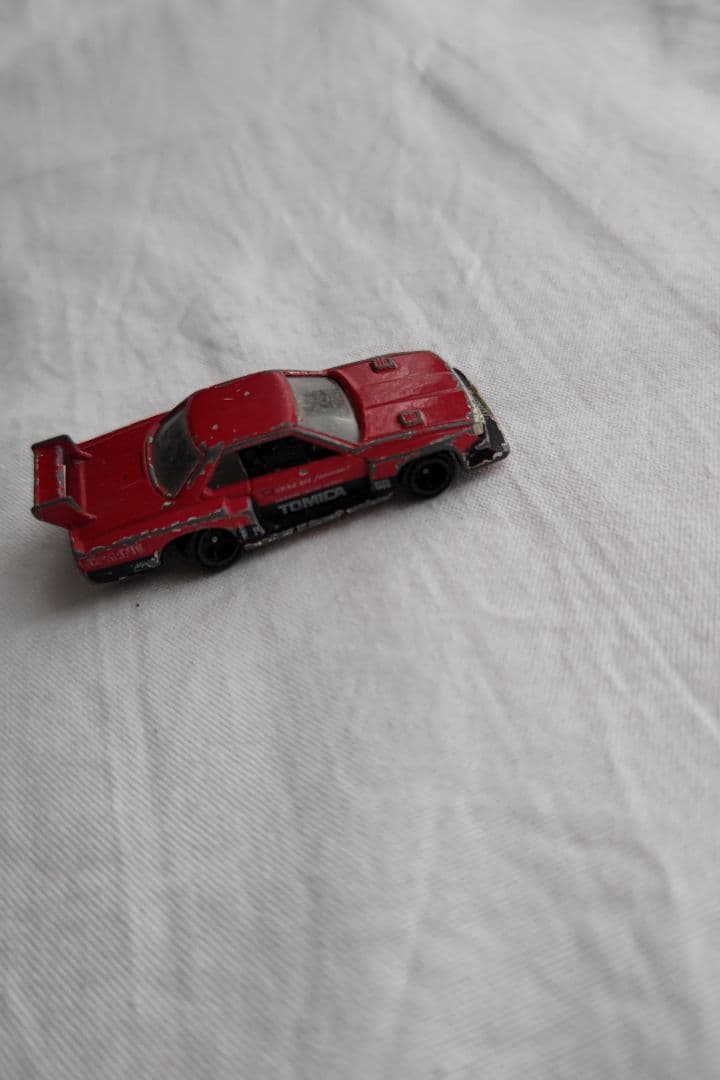 トミカ 赤いミニカー リアウイング付き