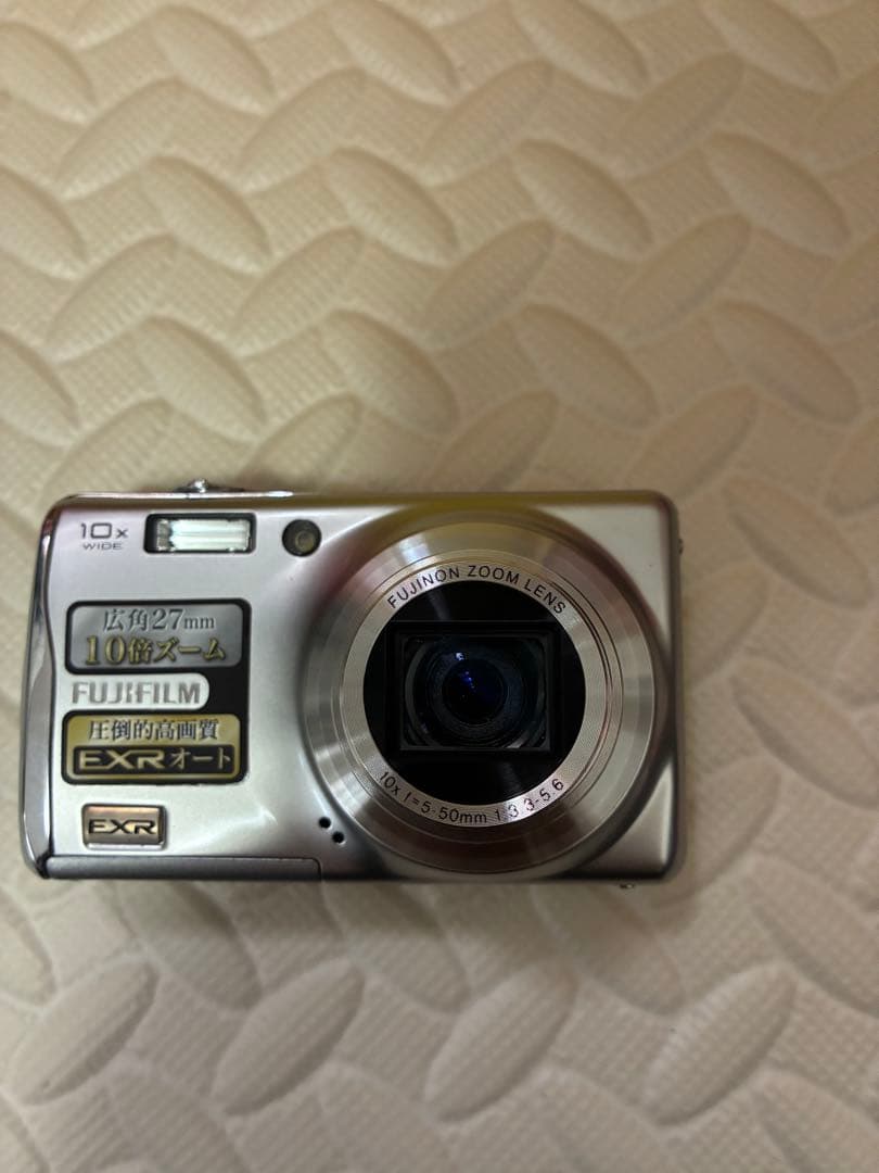 元箱付き　fujifilm&富士フイルム　f70exr デジタルカメラ