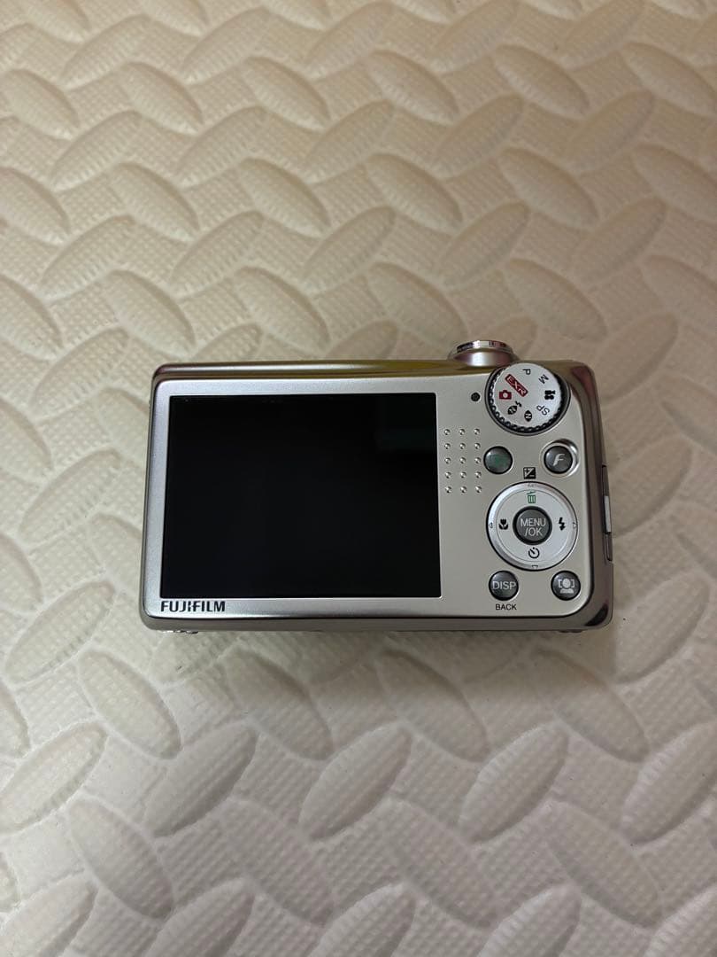 元箱付き　fujifilm&富士フイルム　f70exr デジタルカメラ