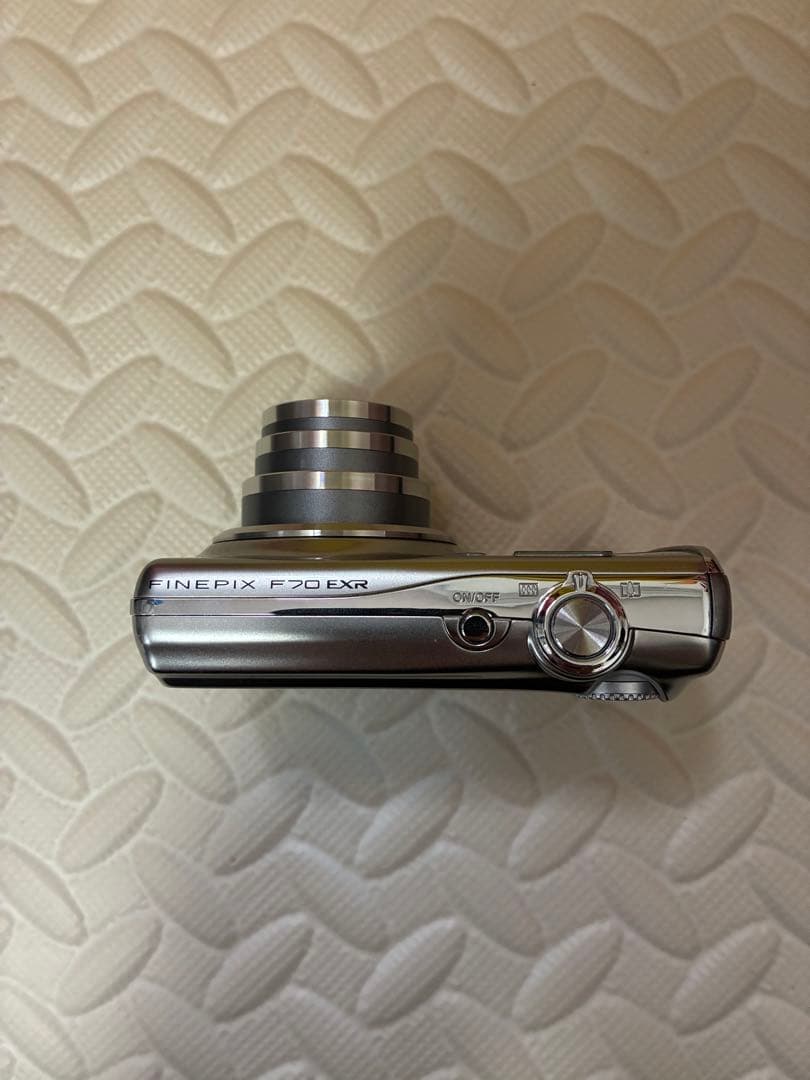 元箱付き　fujifilm&富士フイルム　f70exr デジタルカメラ