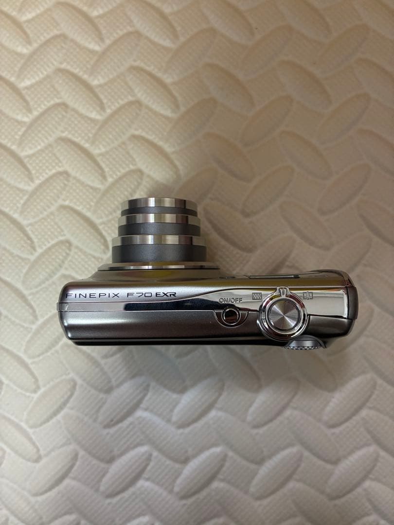 元箱付き　fujifilm&富士フイルム　f70exr デジタルカメラ
