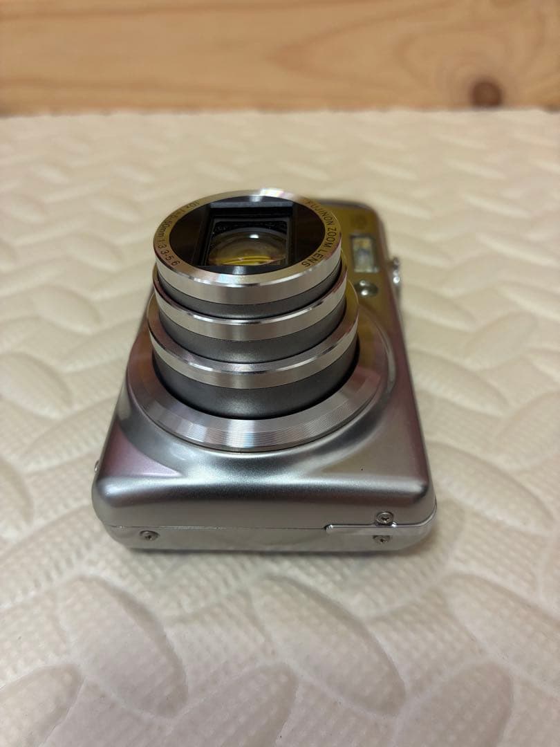 元箱付き　fujifilm&富士フイルム　f70exr デジタルカメラ