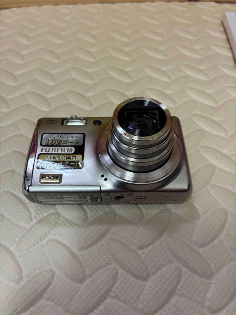 元箱付き　fujifilm&富士フイルム　f70exr デジタルカメラ
