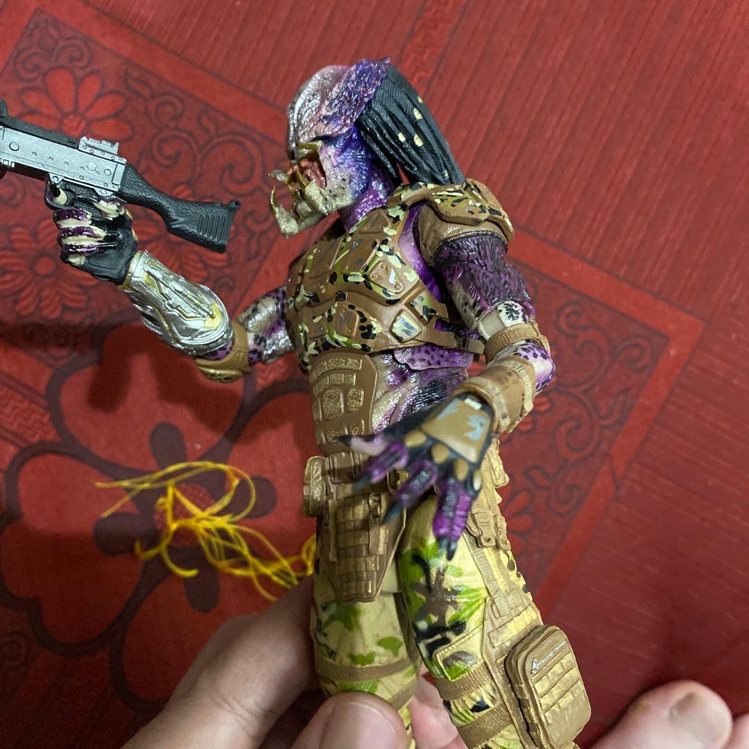 NECA エミッサリー　プレデター