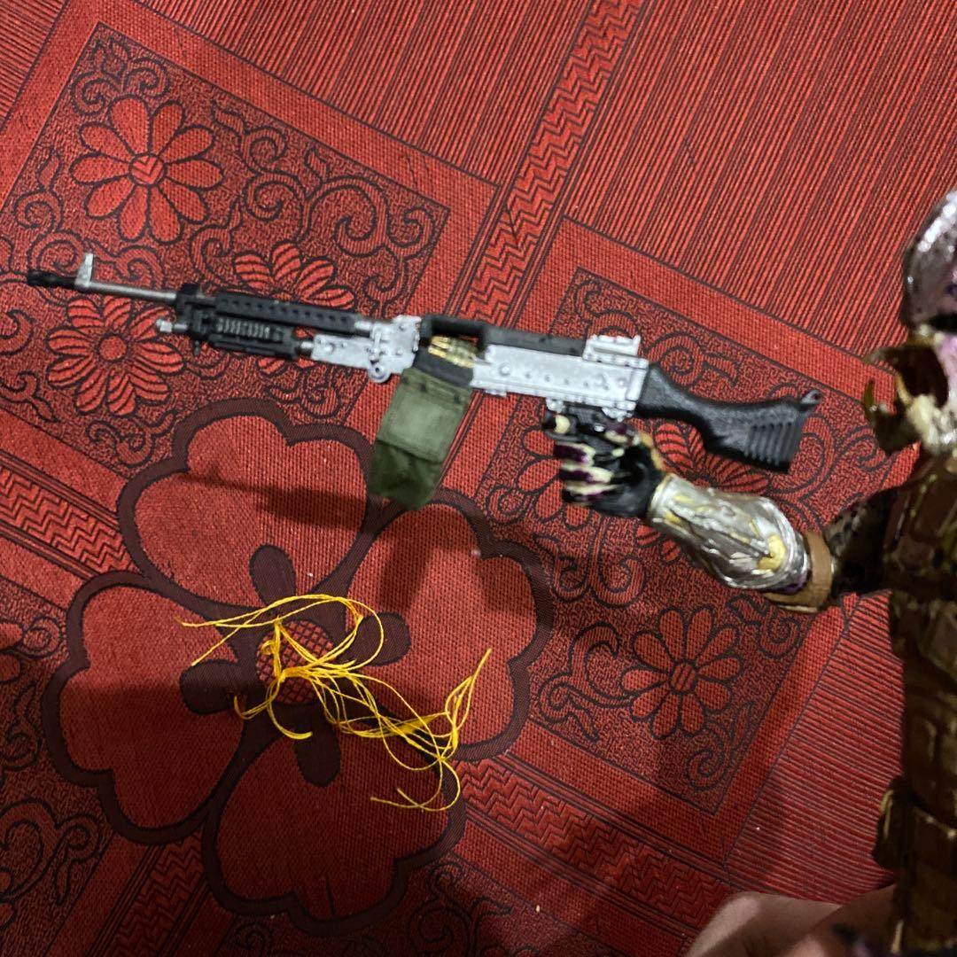 NECA エミッサリー　プレデター