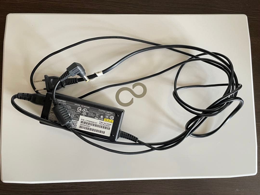 Fujitsu LIFEBOOK 15.6インチ ホワイト AH53/U